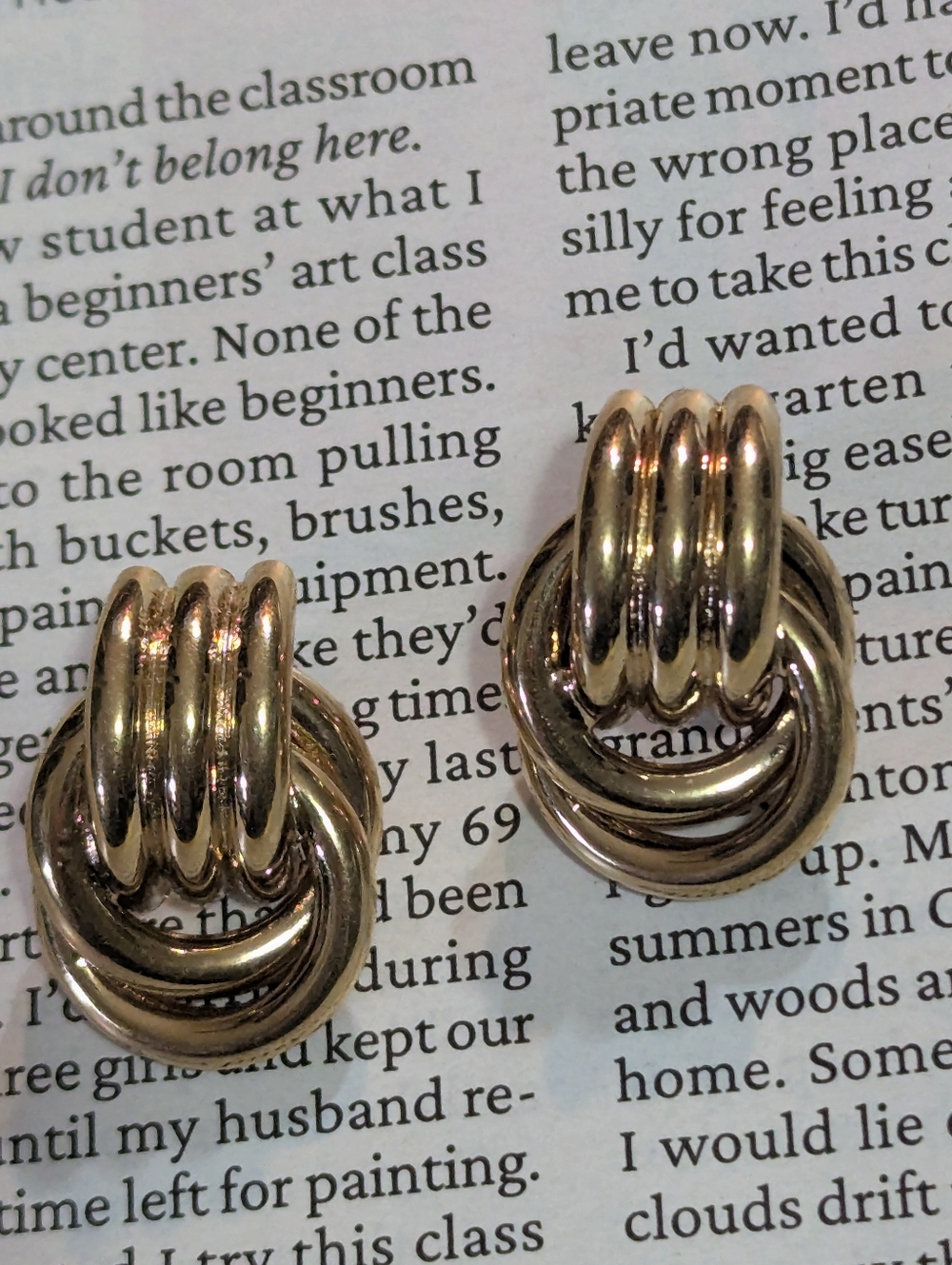 Vintage 80s 90s Chunky Hollow Tube Knot Gold Tone Pierced Earrings